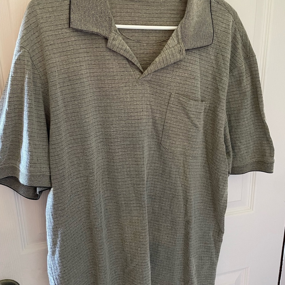 Men's Gray Polo Shirt no tag probably size L in good condition